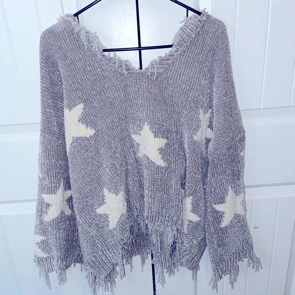 SUPER SOFT, great condition size 1XL but I wear it and I’m a normal small medium